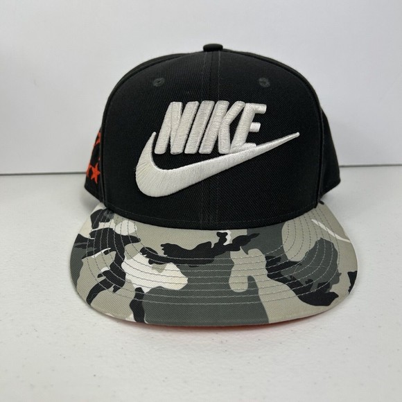 Nike Other - Nike True 6 Panel Snapback Hat Men’s Black Red Stars Camo Bill